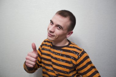 Genç adam duyguları ifade etme