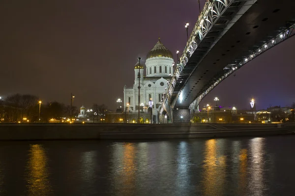 Moskou's Christus de Verlosser-Kathedraal in de nacht in de sneeuw — Stockfoto