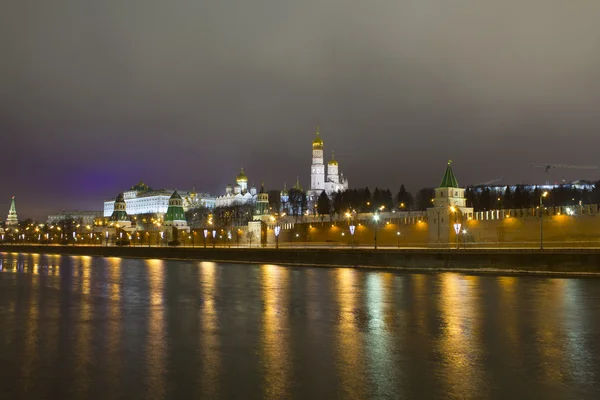 The night panorama of the Kremlin walls and — Stock Photo, Image