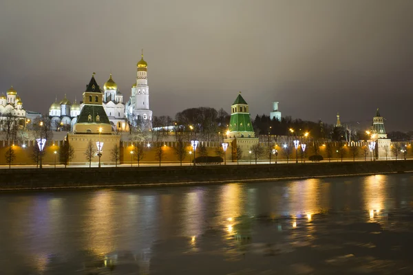 Panorama w nocy mury Kremla i — Zdjęcie stockowe
