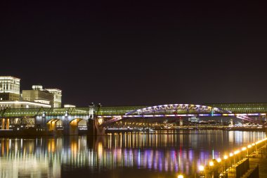 Gece Andreevsky Köprüsü