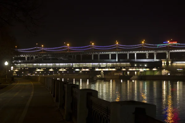 莫斯科，俄罗斯的 Luzhnetsky 地铁桥，国立莫斯科大学，全景 — 图库照片