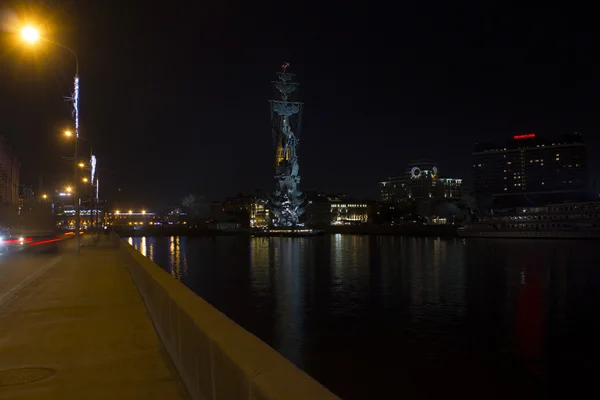 纪念碑以彼得一世在莫斯科，夜景 — 图库照片