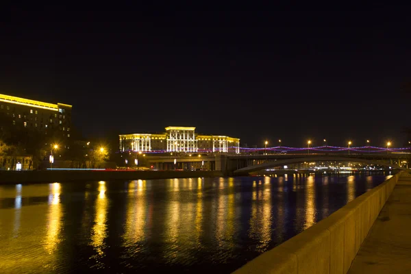 伟大的 krasnokholmskiy 桥。莫斯科。俄罗斯. — 图库照片