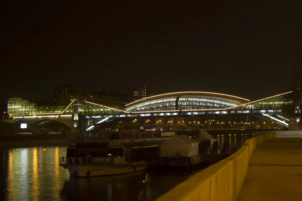 Die Bogdan-Chmelnizki-Brücke in der Nacht, Moskau — Stockfoto