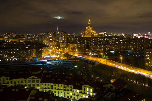 Landskapet i naturen och stadens parker — Stockfoto