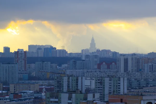 Городской пейзаж больших городов и их районов — стоковое фото