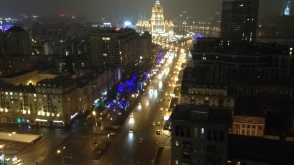 Uitzicht van Moskou vanaf het dak van een wolkenkrabber en gebouwen — Stockvideo