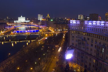 Çok öykülü bir bina yükseklikten Cityscape