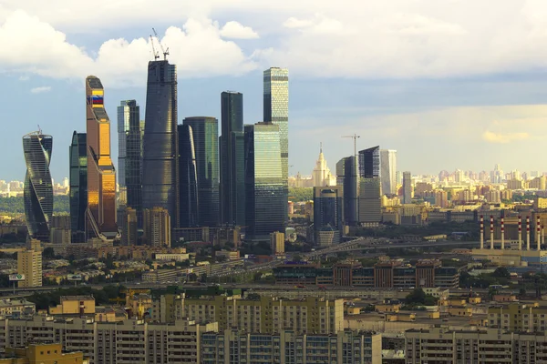 З видом на Московський висотних будівель — стокове фото