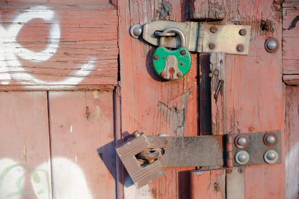 Old rusty lock on wooden door — Stock Photo, Image