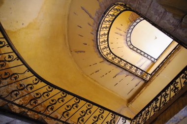 Eski spiral merdiven