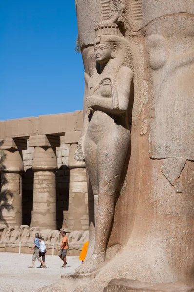 Estátua da deusa no templo de Karnak, Egito — Fotografia de Stock