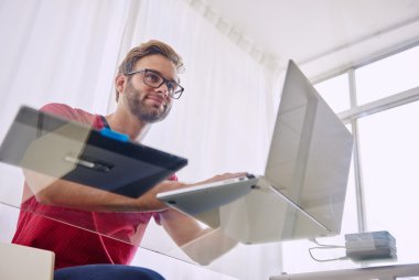 onun defter üzerinde çalışma öğrenci