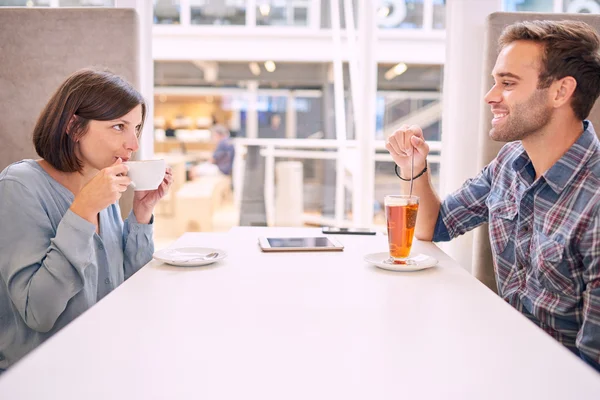 Handsome young man on his first date with a foreigner — Stock Photo, Image