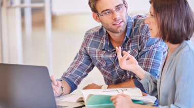 Serbest üretim ortağı ile bir toplantı mı Tasarımcısı