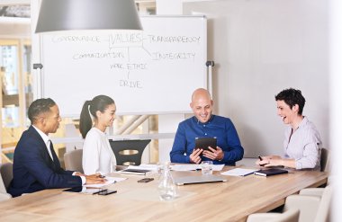 bir araya gelen bir grup girişimci