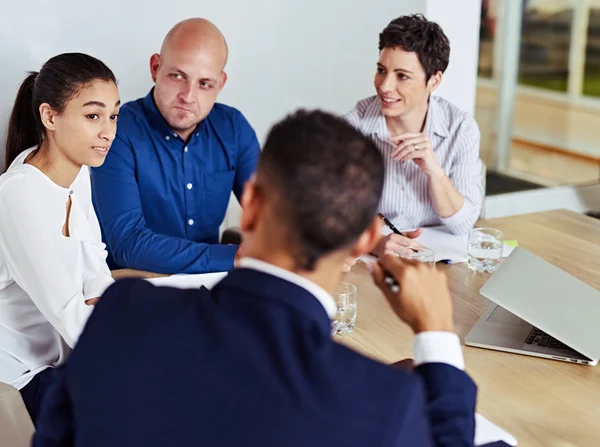 Pessoas de negócios ocupado discutir — Fotografia de Stock