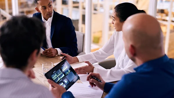 Business people talking to each other — Stock Photo, Image