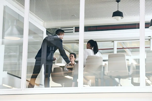 Businessman giving a presentation — Stock Photo, Image