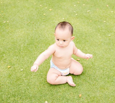 Bebek çocuk parkta eylem