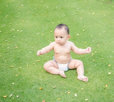 Bebek çocuk parkta eylem