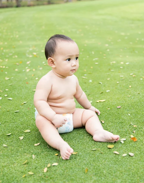 Outdoor portrait of Asian baby boy playing sitting and crawling — Stock Photo, Image