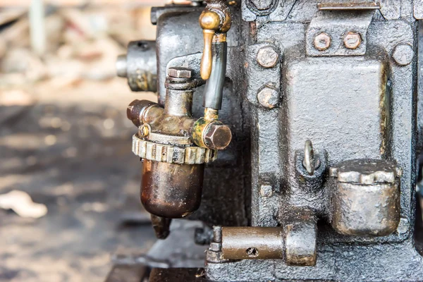 Filtre eski ve pis benzinli motor