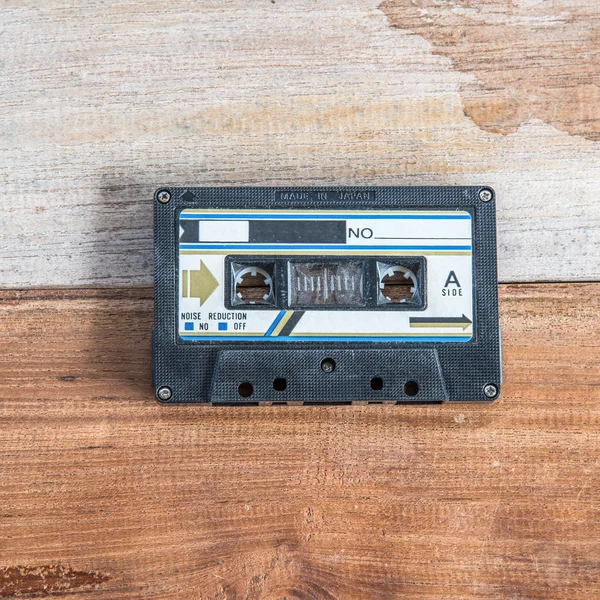 Foto retro de cinta y reproductor de cassette viejo — Foto de Stock