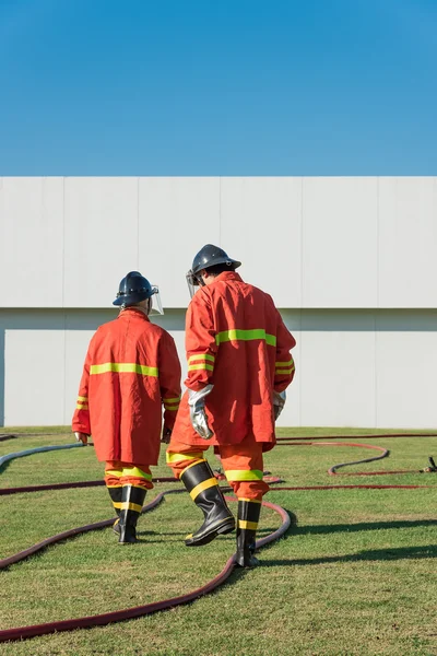 消防訓練で消防士 — ストック写真