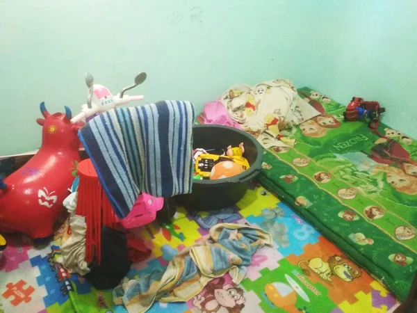 Gün boyunca dağınık odalar