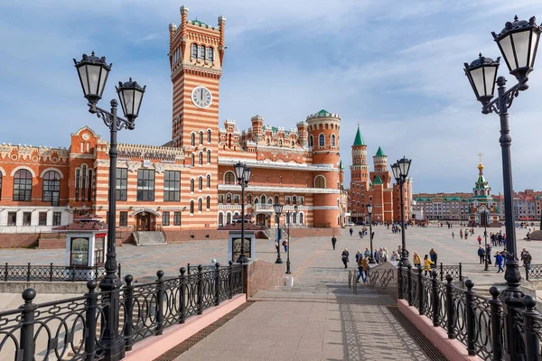 Große Uhr Burg Ufer Des Flusses Blauer Himmel Russland Blick — Stockfoto