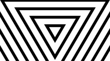 Hareketli beyaz ve siyah üçgenler