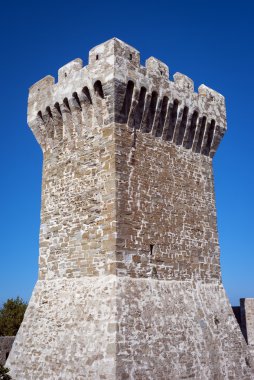 Populonia (Livorno, Toskana), kale kule. Renkli görüntü