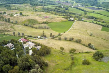 San Leo (Emilia Romagna), havadan görünümü etrafında alanı. Renkli görüntü