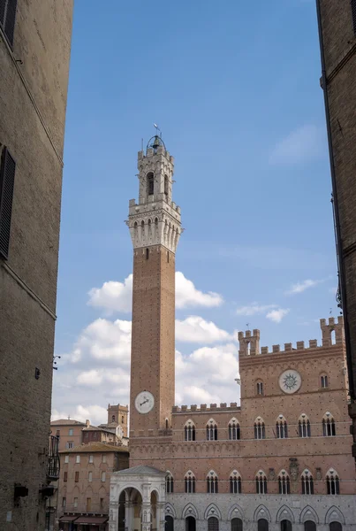 Siena, Torre del Mangia. Imagem colorida — Fotografia de Stock