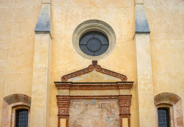 Symmetrisk Fasad Kyrka Norra Italien Landsbygd Färgbild — Stockfoto