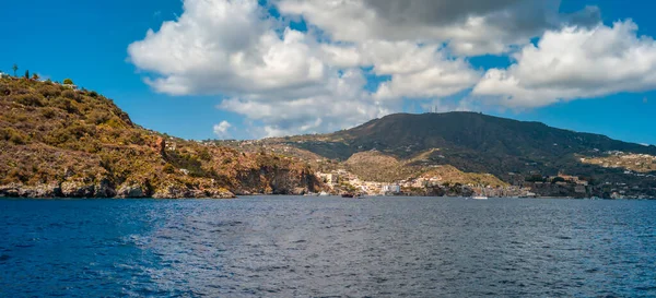 Vista Costa Isla Lipari Pequeñas Islas Volcánicas Situadas Mar Mediterráneo —  Fotos de Stock