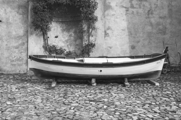 Antigo Barco Pesca Usado Como Decoração Antigo Quintal Castelo Borgo — Fotografia de Stock