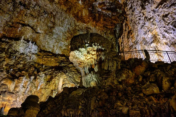 Das Innere Der Berühmten Karsthöhle Der Riese Einer Großen Touristenhöhle — Stockfoto