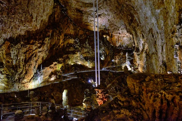 Das Innere Der Berühmten Karsthöhle Der Riese Einer Großen Touristenhöhle — Stockfoto