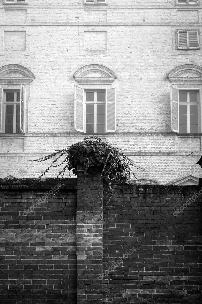 Castillo de Govone, Cuneo (Piamonte, norte de Italia) Región montañosa