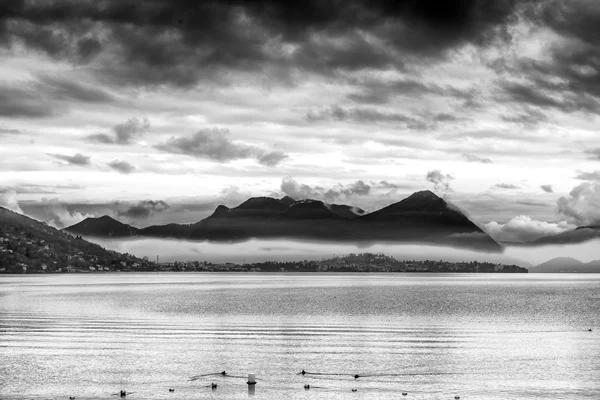 Lago Maggiore panorama invernale — Foto Stock