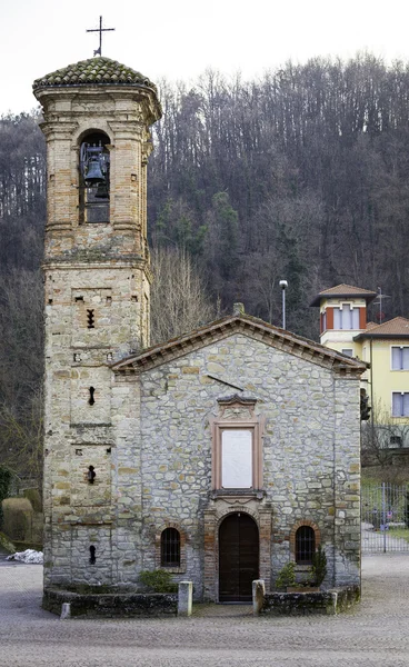 Fortunago, Oltrepo Pavese, eski kilise. Renkli görüntü — Stok fotoğraf