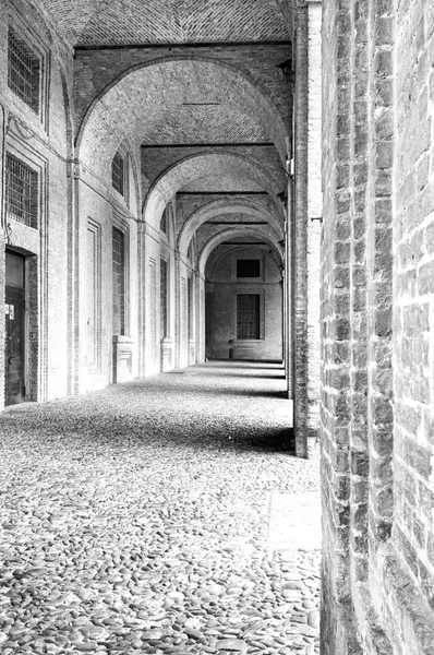 Italian old city centre, raining day. Black and white photo — Stock Photo, Image