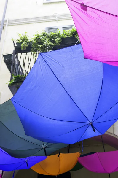 Bunte Regenschirme. Farbbild — Stockfoto