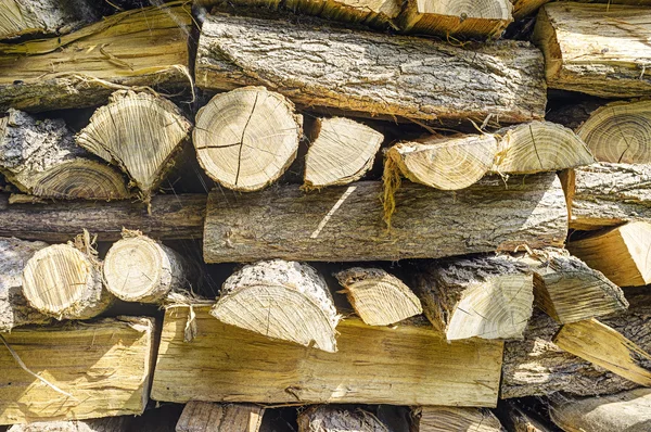 Holz für den Kamin. Farbbild — Stockfoto