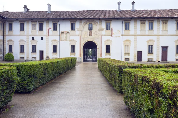 Certosa di Pavia: cloister and facade of the museum. Color image — Stock Photo, Image