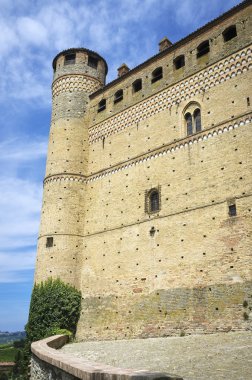 Serralunga di Alba castle. Renkli görüntü