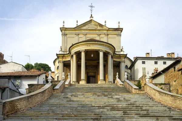 Montemagno (asti): die Pfarrkirche von San Martino und Stefano. Farbbild — Stockfoto